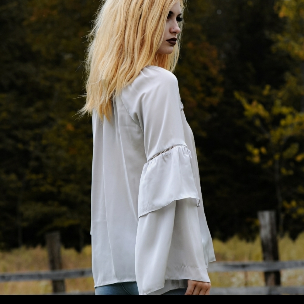 1 M left New boutique satin peasant top - Picture 3 of 11